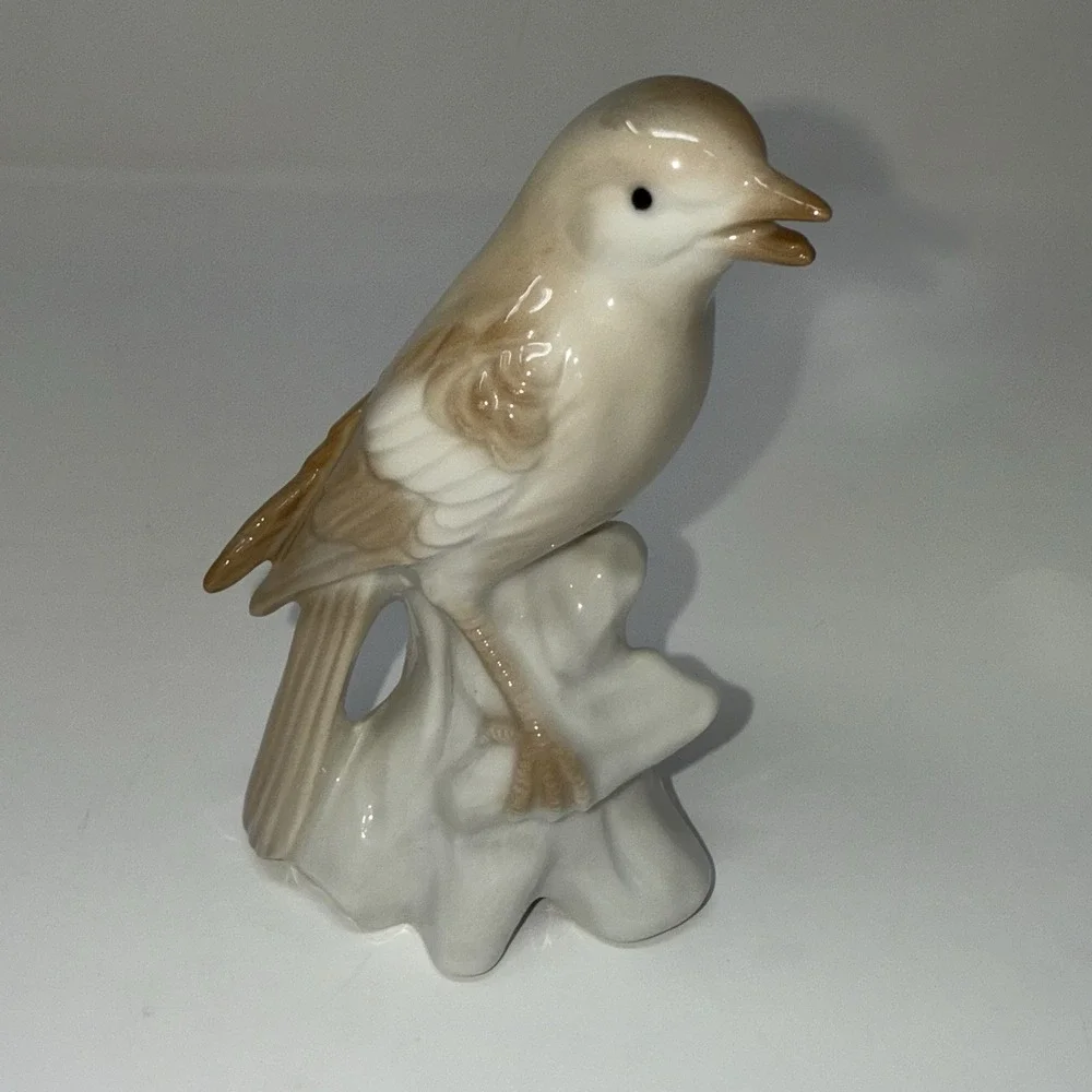 Vintage Otagiri Grey White Japanese Porcelain Sparrow Bird Figurine Song Tweet